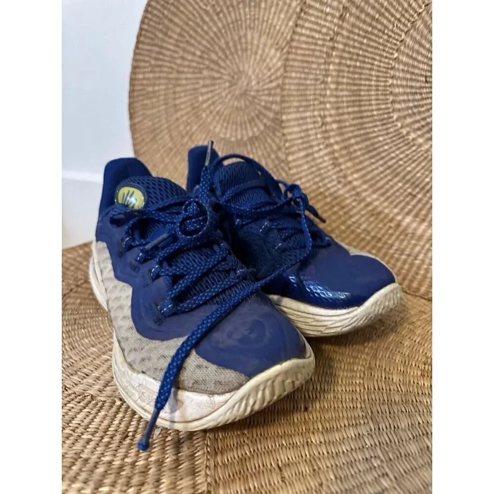 Under Armour Curry youth size 4.5 sneakers